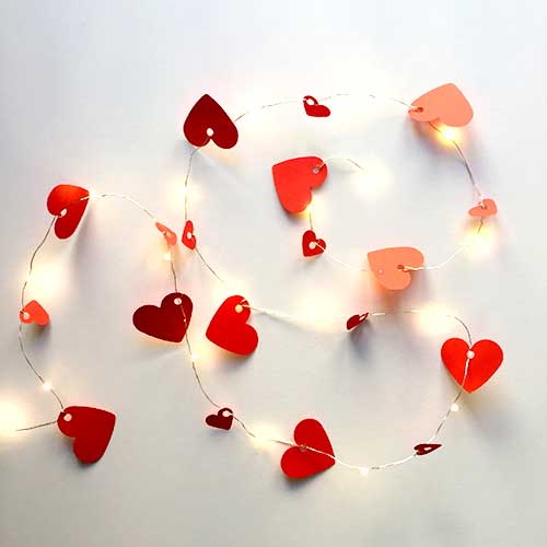 Guirlande de cœur, le contre-pied parfait à la déco d'Halloween